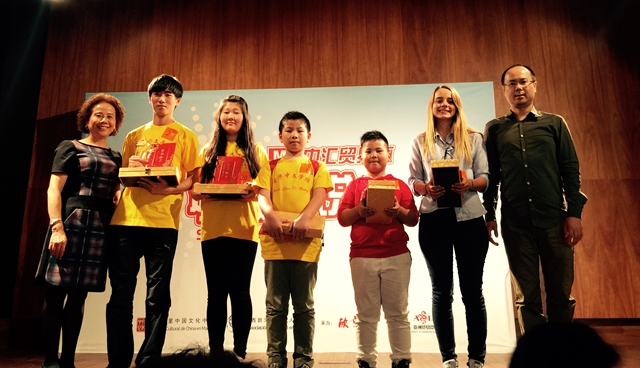 爱华中文学校和新东方文化学员参加青少年演讲比赛获奖。